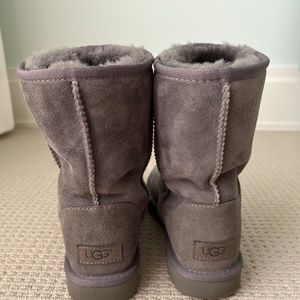 UGG  Classic Heritage Short II Grey Boots